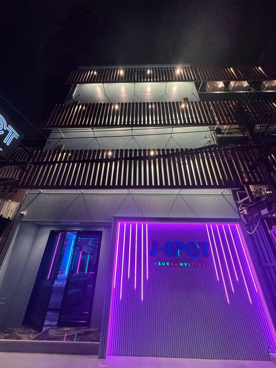 J-SPOT Luxury Room